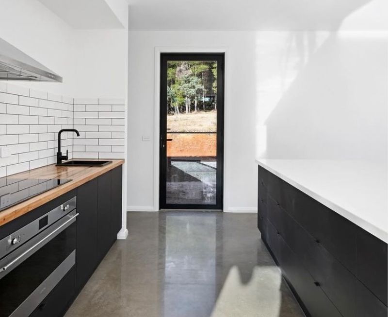 Kitchen-with-polished-concrete-flooring